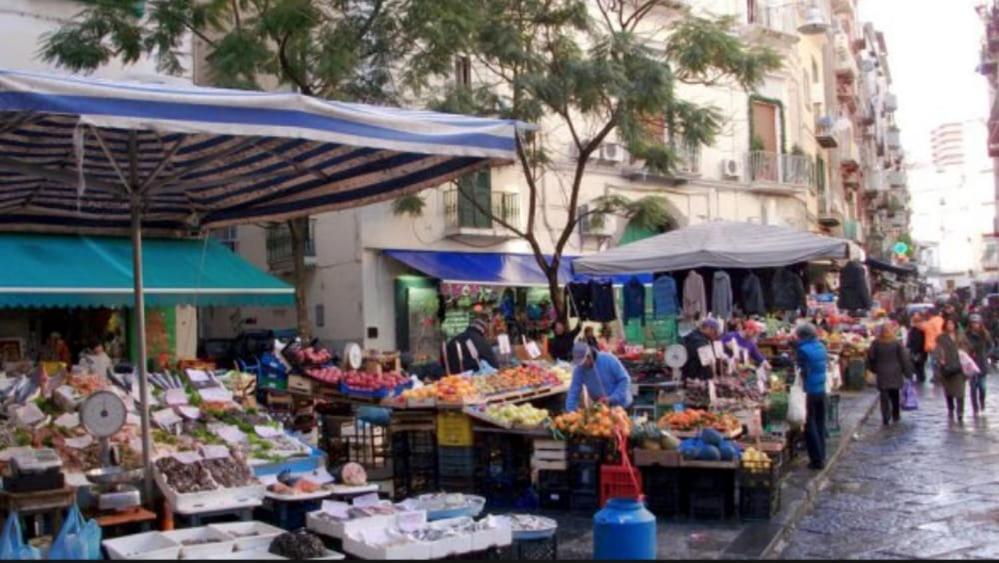 Casetta Soriano - Piazza Dante Наполи Екстериор снимка